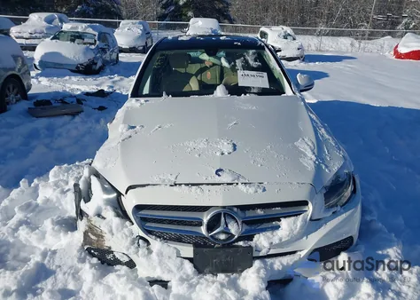 2017 Mercedes-Benz C 300 4Matic из США, поврежденный, VIN 55SWF4KB7HU219841